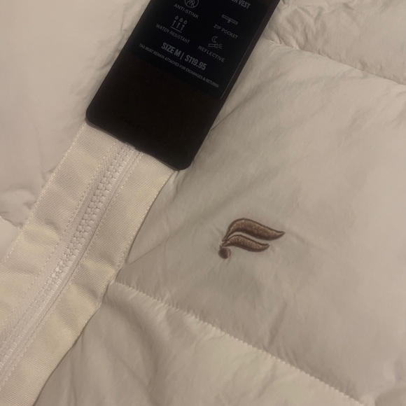 The essentially puffer vest - Picture 5 of 7